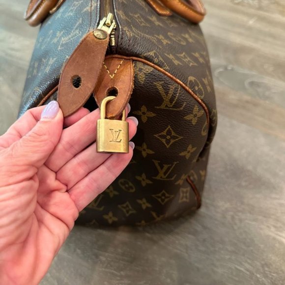 Authentic LOUIS VUITTON Monogram Speedy 40 with Lock (no key) - Picture 6 of 10
